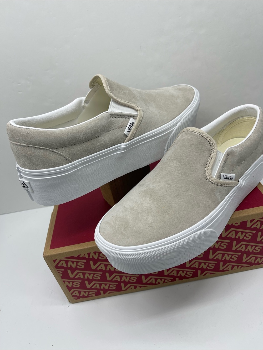 Vans Classic Slip-On Stackform
NUBUCK OATMEAL
VN000E8C2N1 Platform Sneakers - Picture 12 of 16